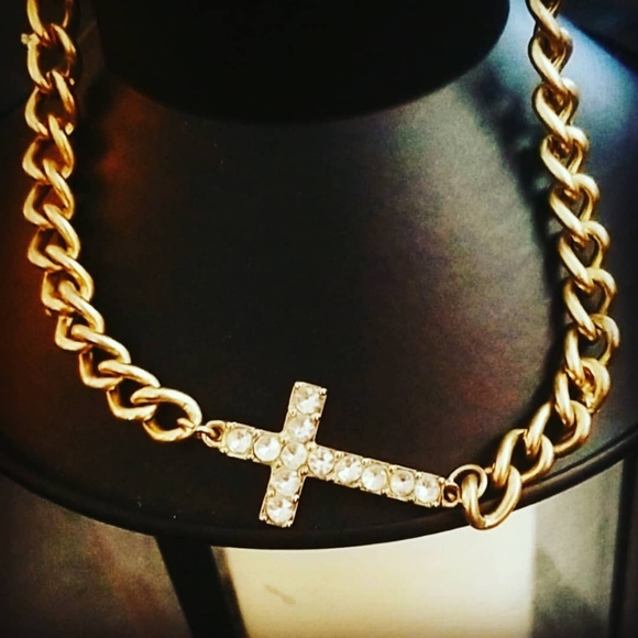 Gold cross choker - Picture 1 of 1